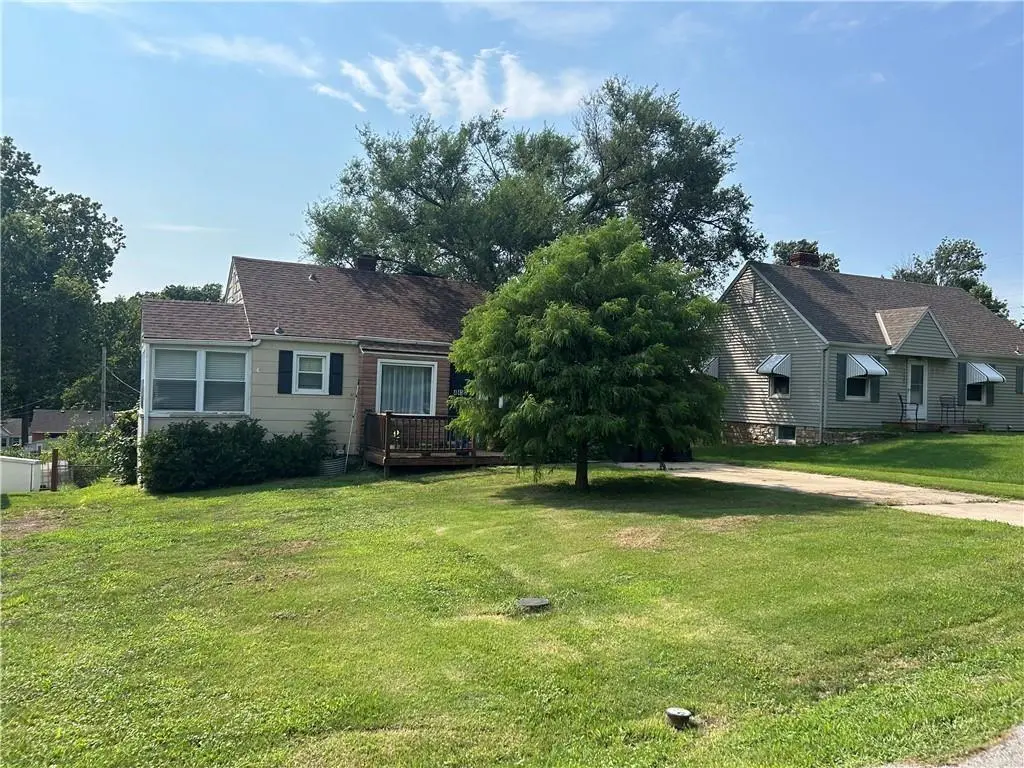4452 N Chestnut AVE, Kansas City, MO 64117