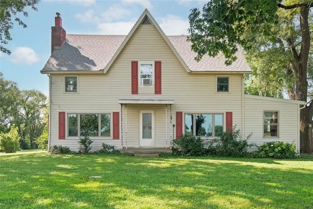 23061 Hatchell RD, Tonganoxie, KS 66086