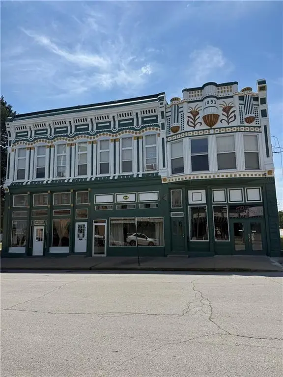 604 E Cherry ST, Nevada, MO 64772