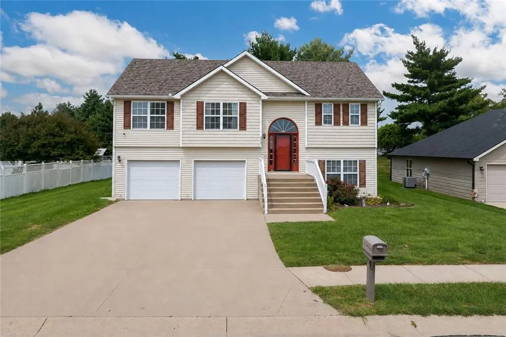2603 Meadow Ridge DR, St Joseph, MO 64504