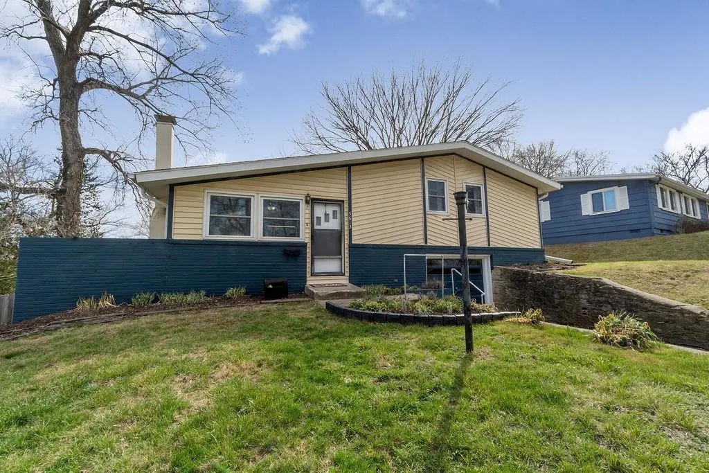 5613 N Euclid AVE, Gladstone, MO 64118