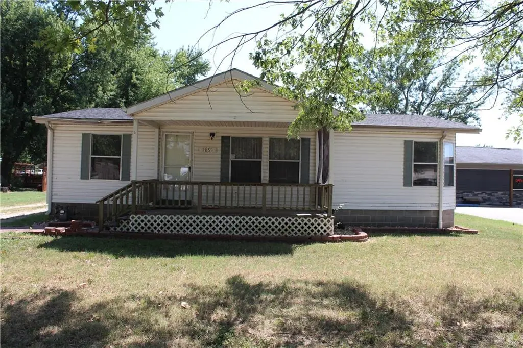 1891 54 Highway RD, Iola, KS 66749