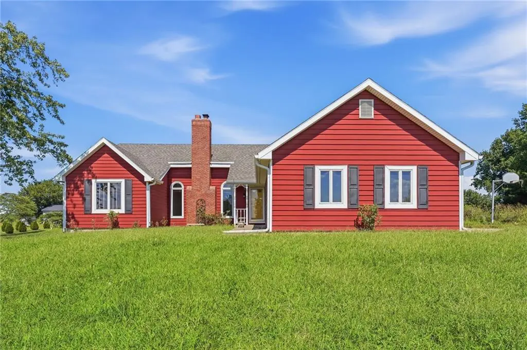 27290 Stephanie LN, Weston, MO 64098