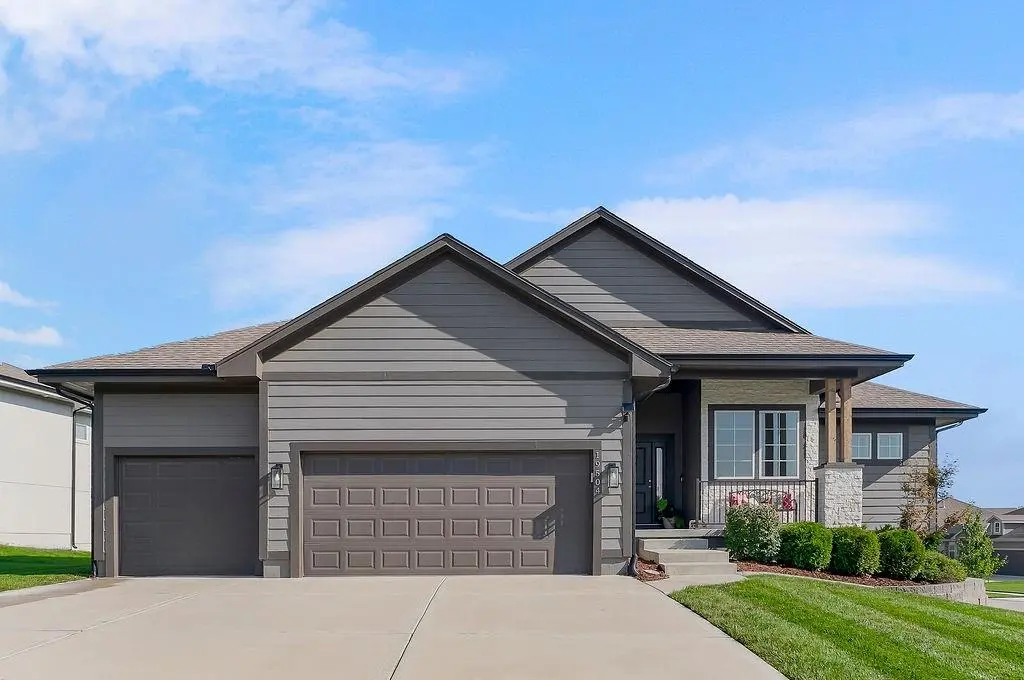 19504 W 116th ST, Olathe, KS 66061