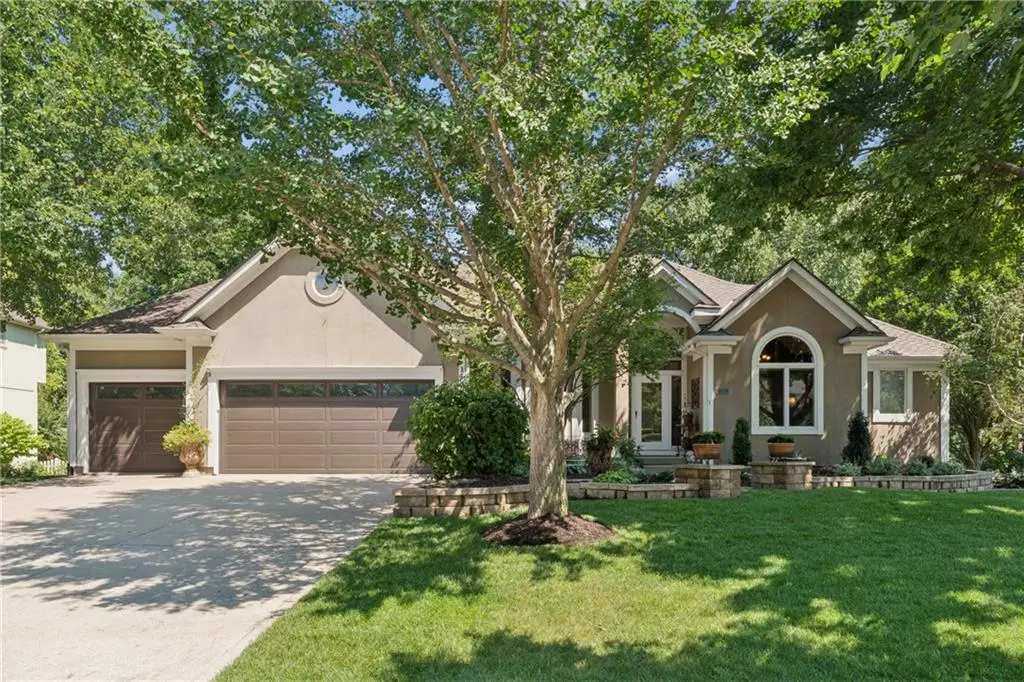 14809 Linden ST, Leawood, KS 66224