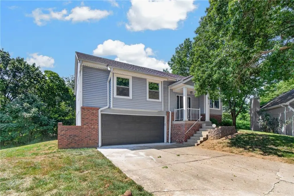 519 NW 42nd ST, Blue Springs, MO 64015
