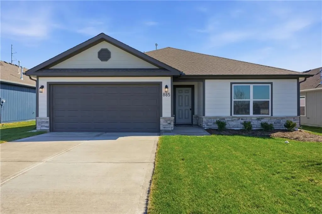 20310 W 195th ST, Spring Hill, KS 66083