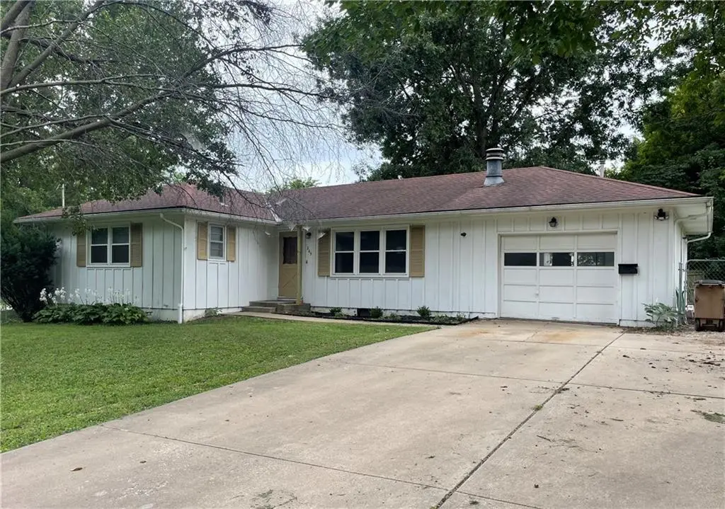 205 E Maple ST, Raymore, MO 64083