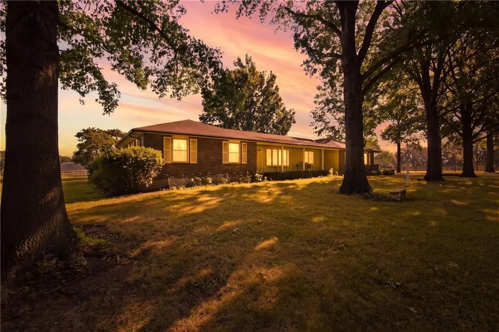 5460 W 175th ST, Stilwell, KS 66085