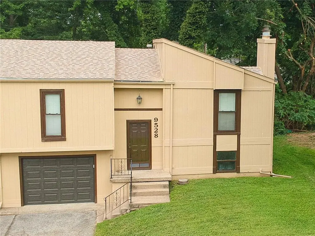 9528 Manning AVE, Kansas City, MO 64134
