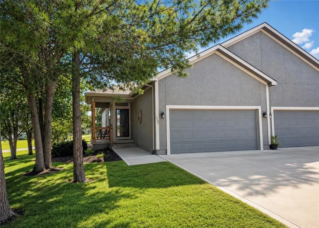 1327 N 158th TER, Basehor, KS 66007