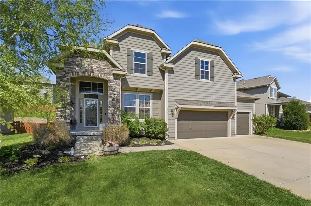 2776 W Sitka DR, Olathe, KS 66061