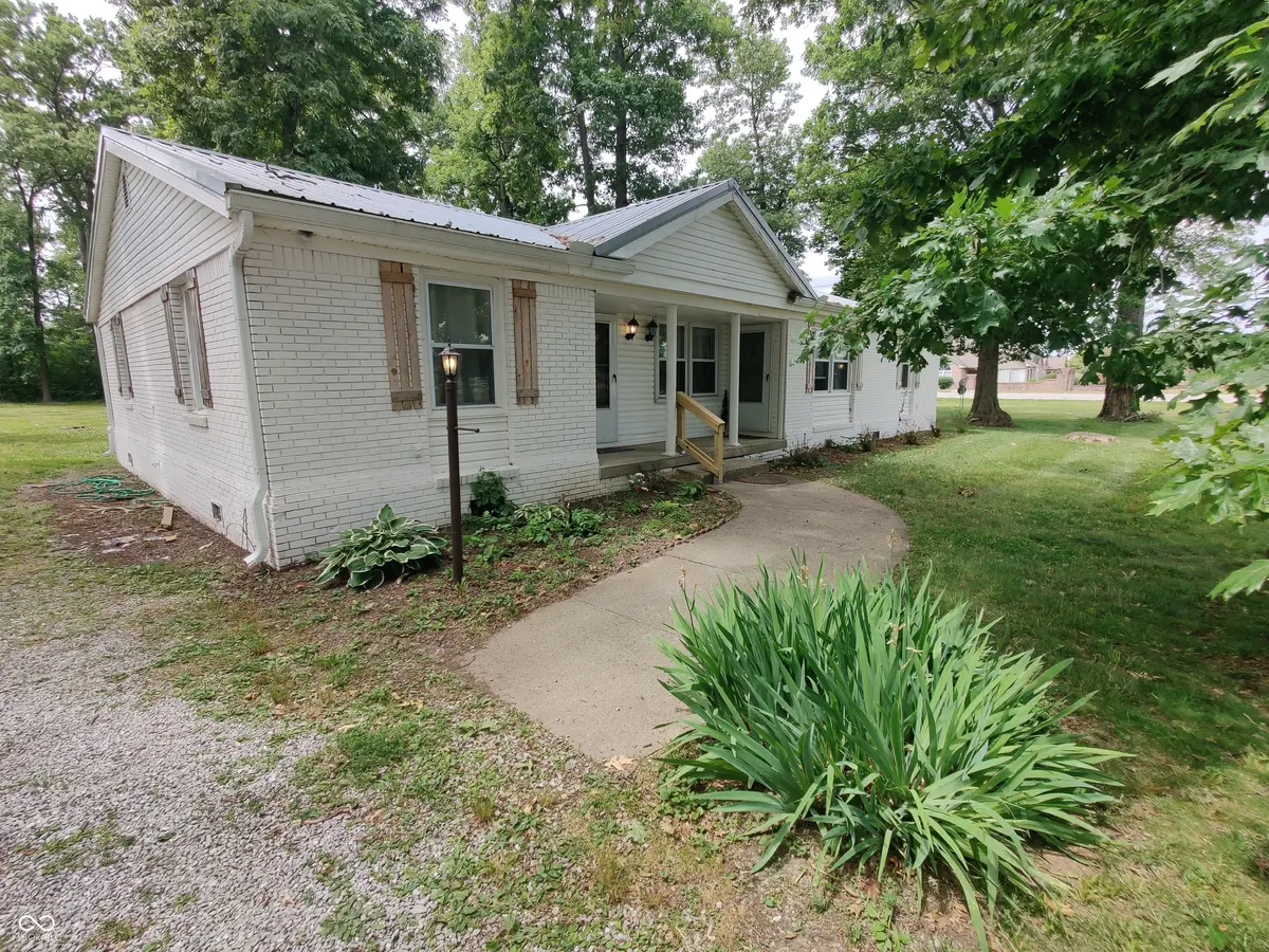 9 E Rafferty RD E, Shelbyville, IN 46176