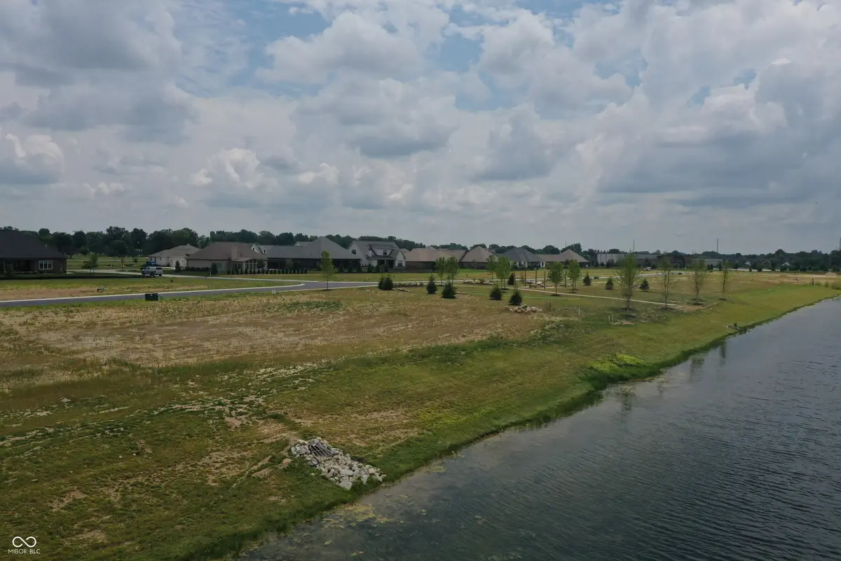 1653 Mill Pond LN, Franklin, IN 46131