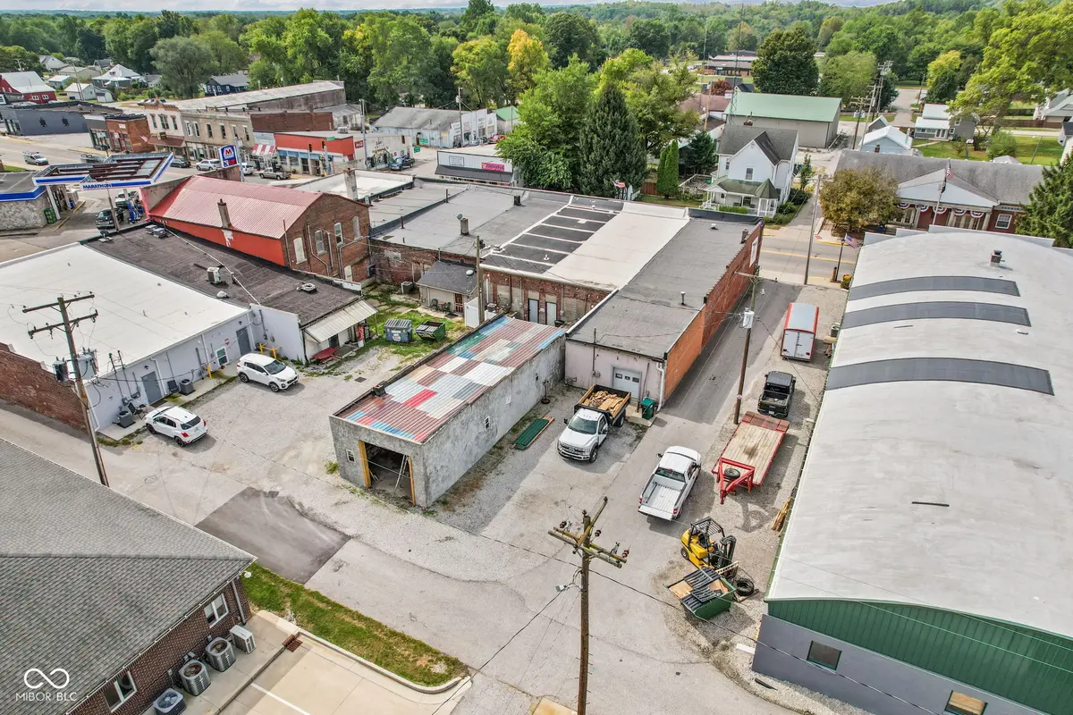 13 1/2 N Main ST, Cloverdale, IN 46120