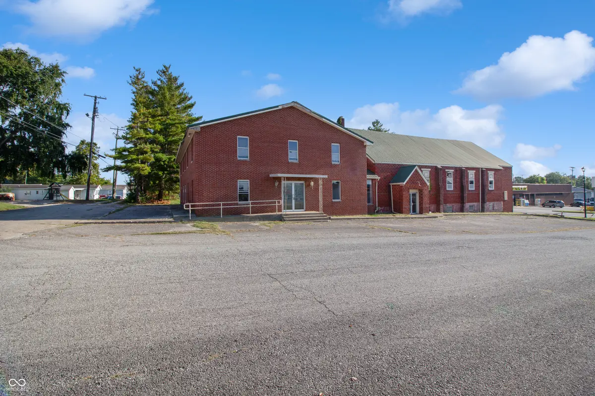 220 S Main ST, Brownstown, IN 47220