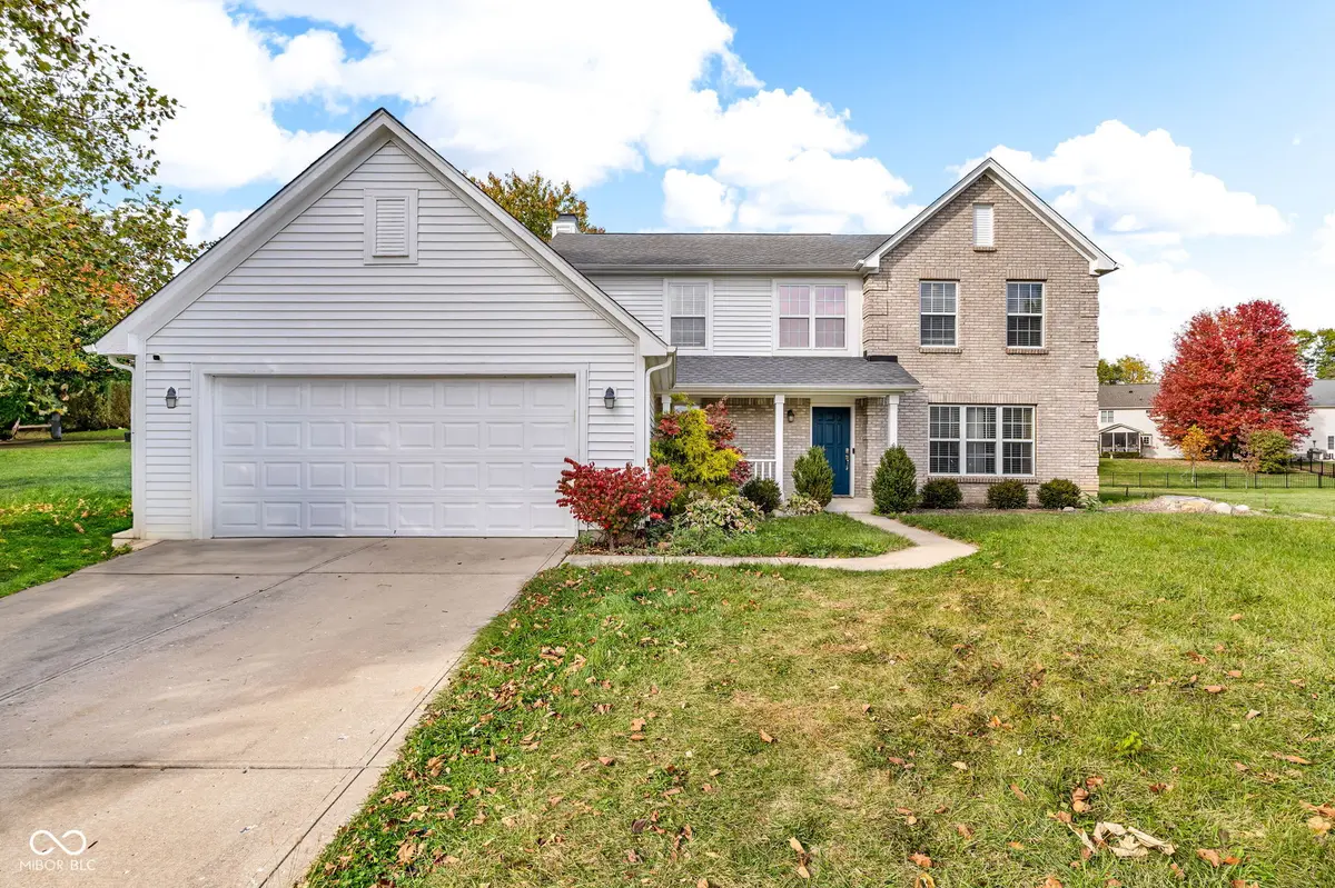 8626 Golden Falls CIR, Avon, IN 46123