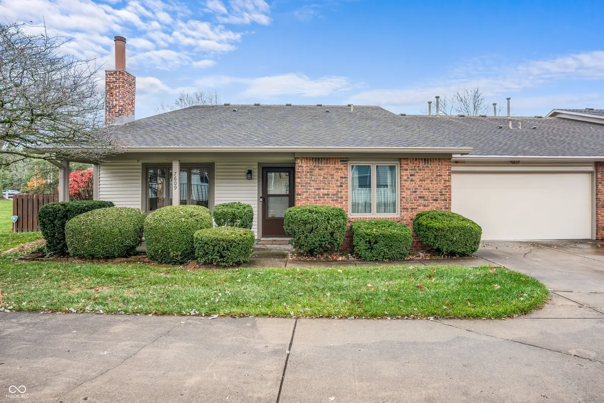 7609 Farm View CIR E, Indianapolis, IN 46256