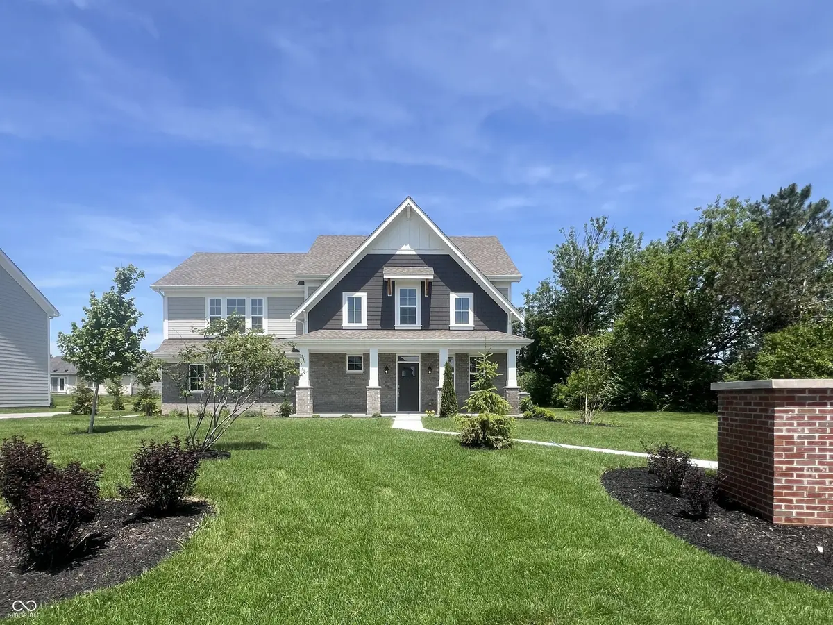 934 Apryl DR, Greenwood, IN 46143