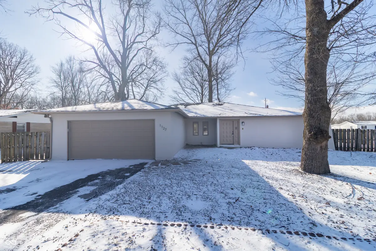 1127 Hickory LN, New Castle, IN 47362