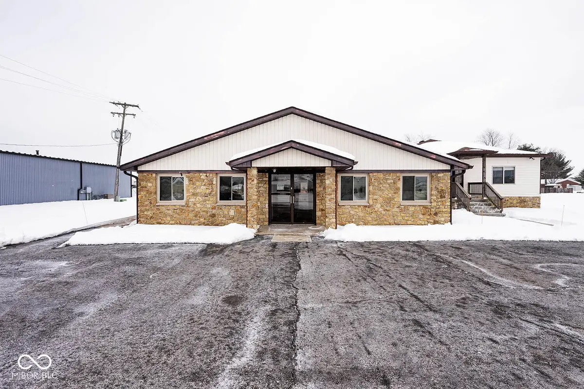 180 Robert Curry DR, Martinsville, IN 46151