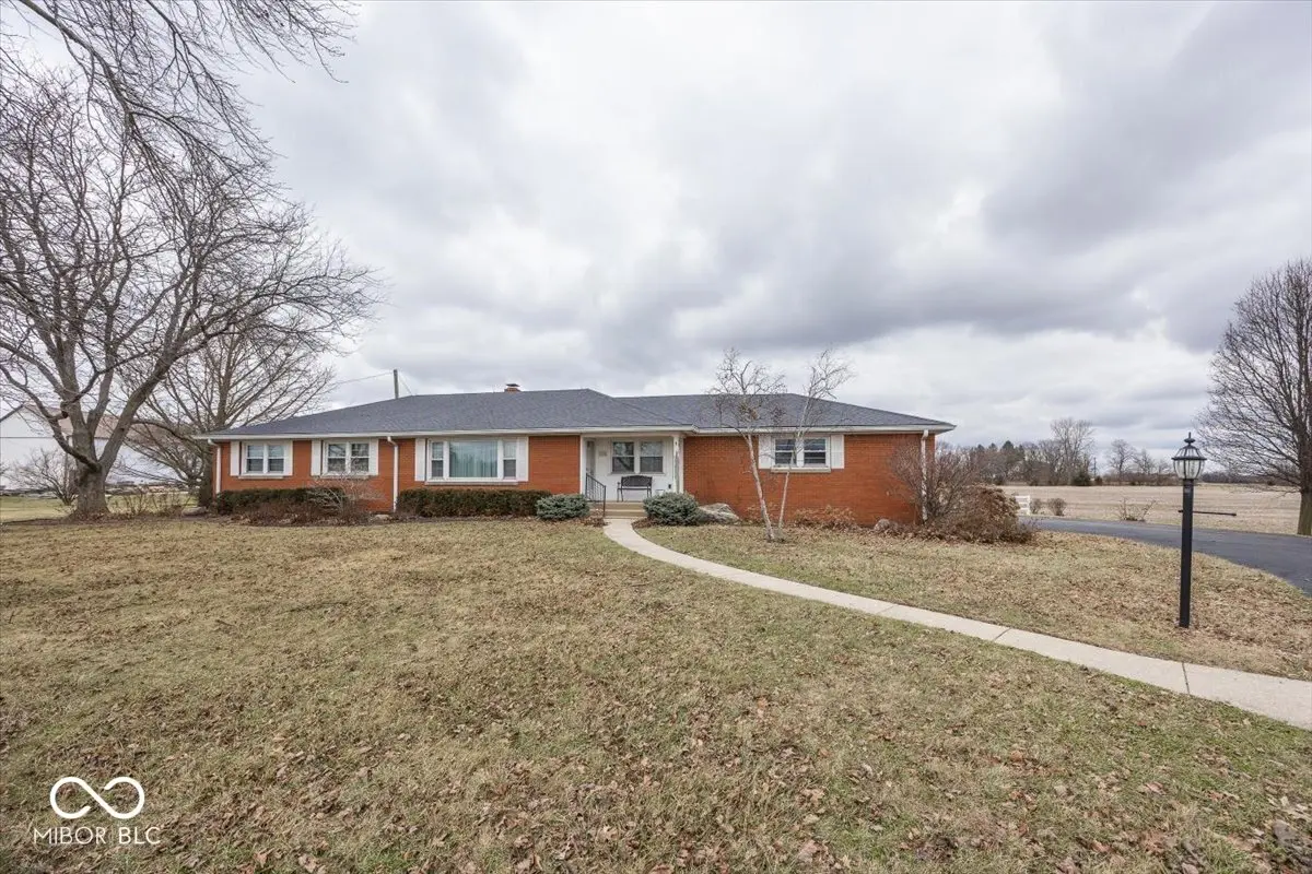 7838 W US Highway 52, New Palestine, IN 46163