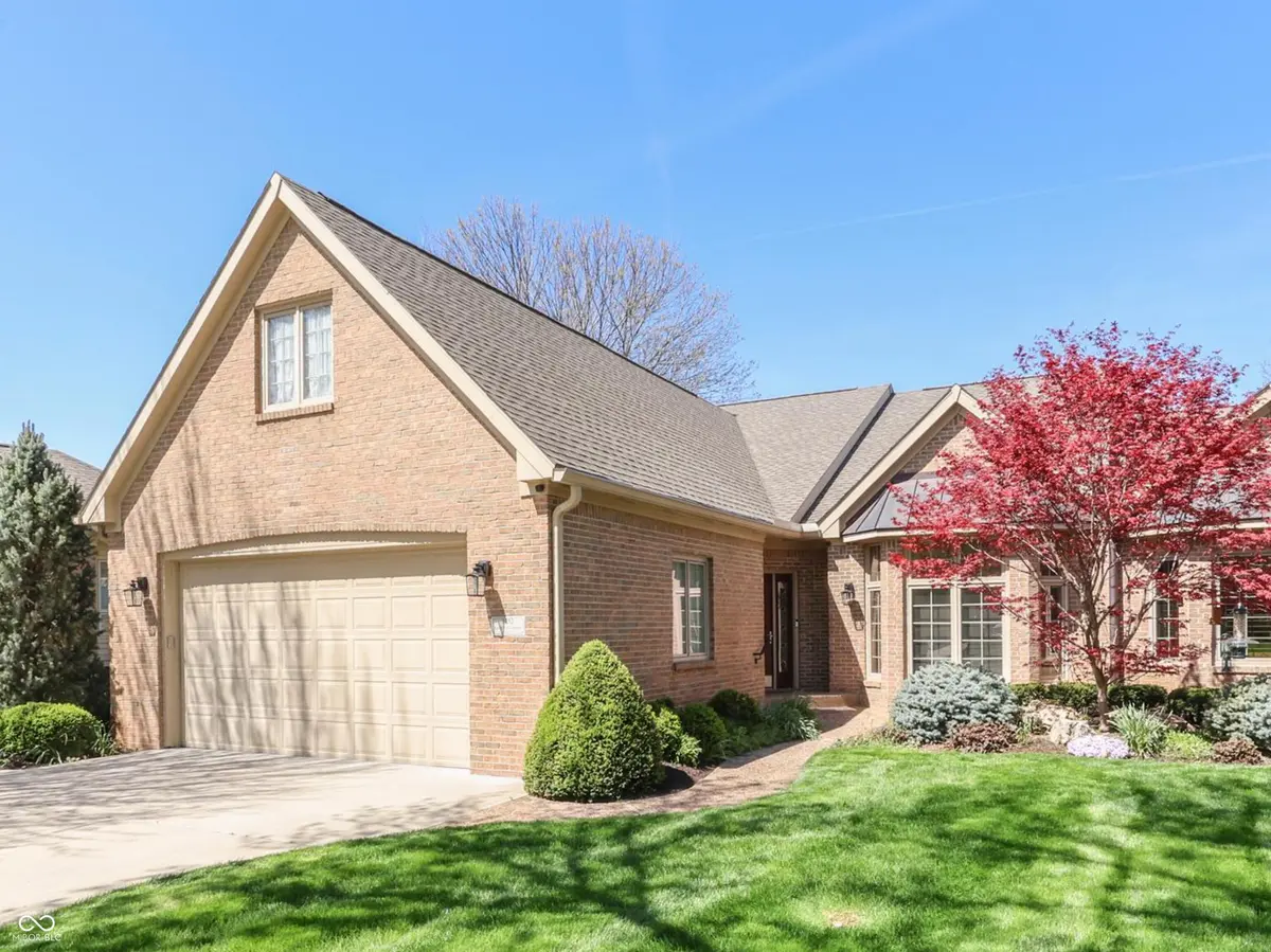 1752 Pathway DR N, Greenwood, IN 46143
