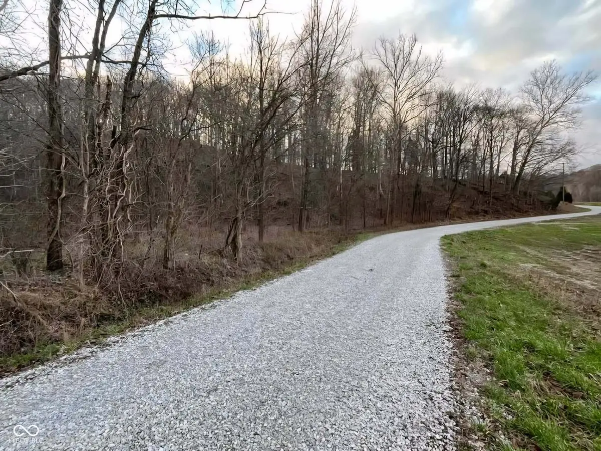 0 Fields RD, Vallonia, IN 47281