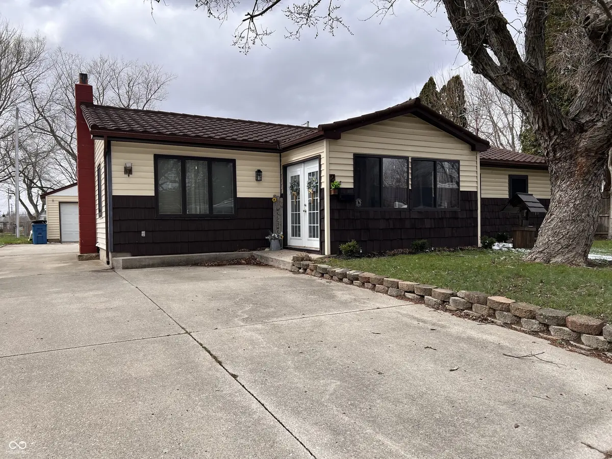 2 Walden DR, Gas City, IN 46933