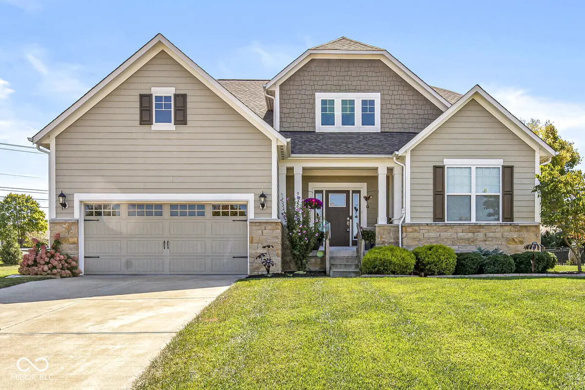 9627 Summerton DR, Fishers, IN 46037