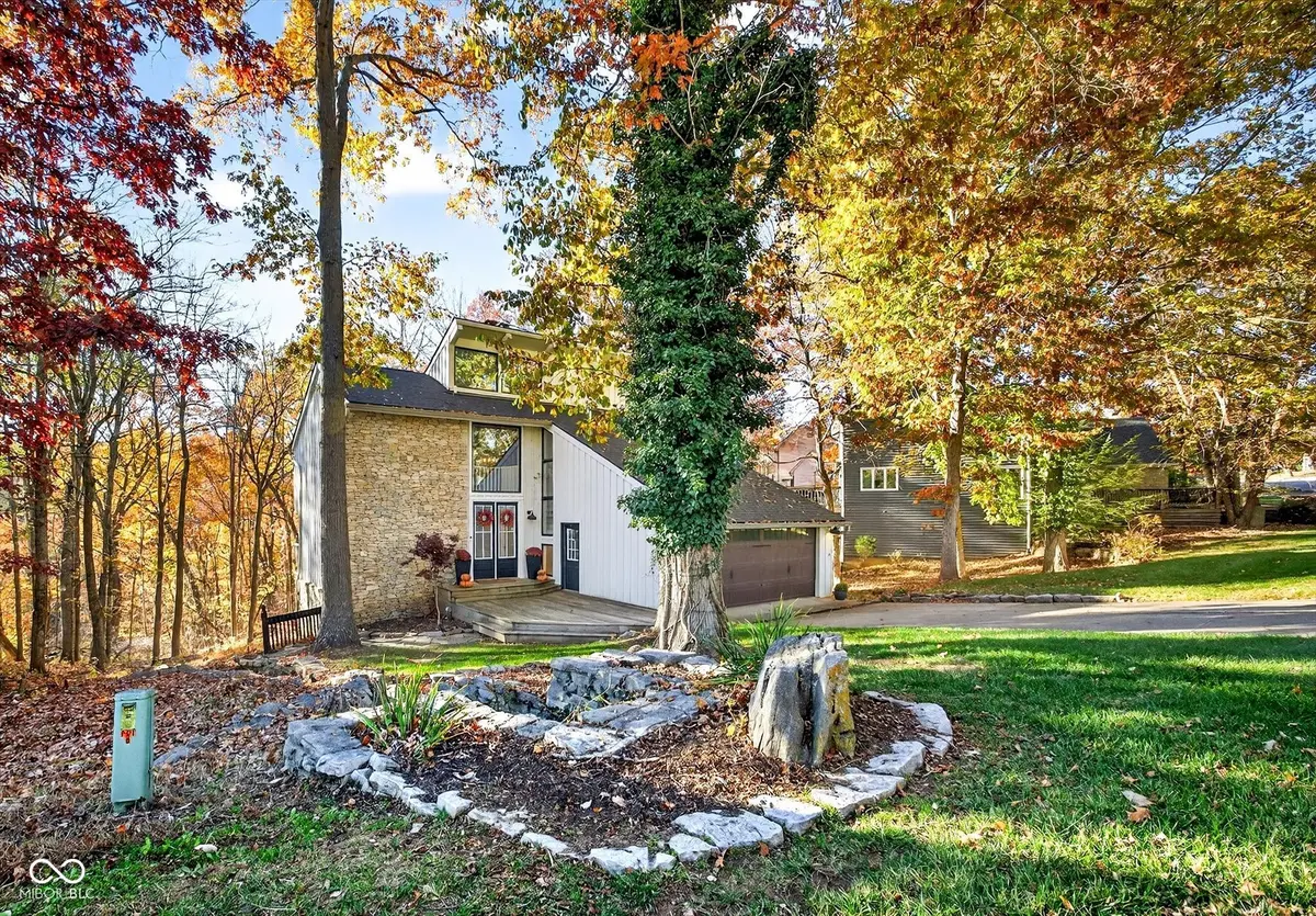 9428 S Harbour Pointe DR, Bloomington, IN 47401