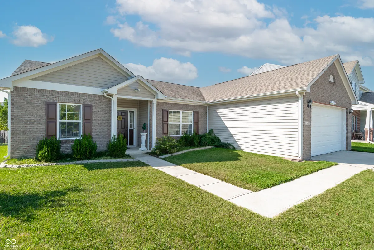 841 Cherry Tree LN, Greenwood, IN 46143
