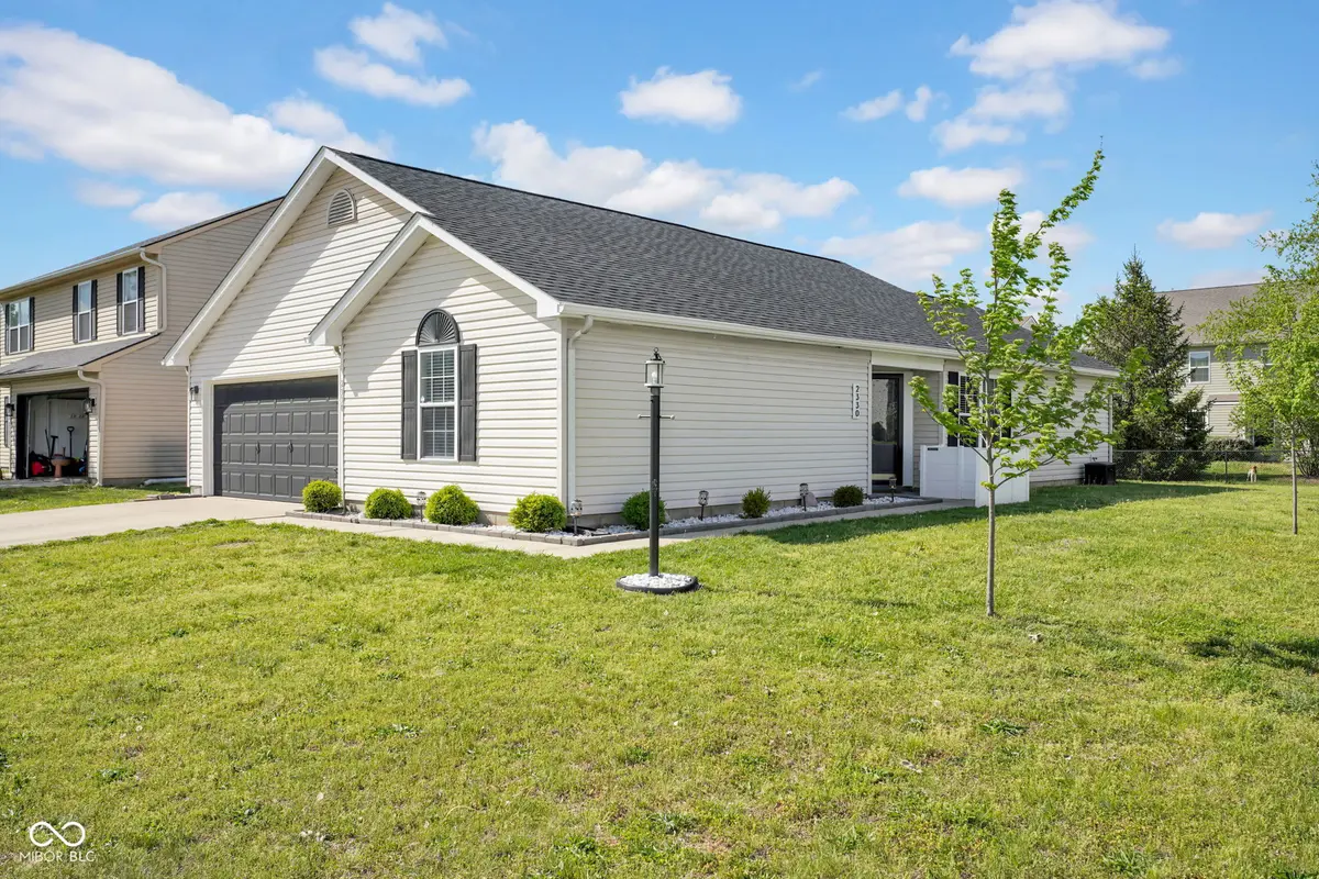 2330 Lakecrest DR, Columbus, IN 47201
