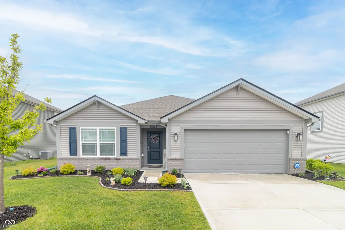 1229 Fleming DR, Greenfield, IN 46140