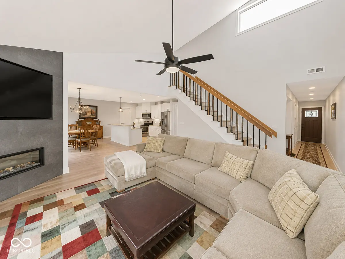 9369 S Pointe Lasalles DR, Bloomington, IN 47401