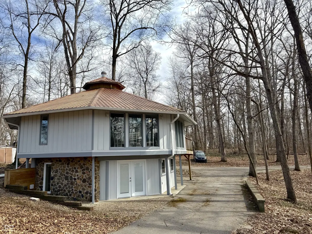 50 Woodlawn VLG, Mitchell, IN 47446