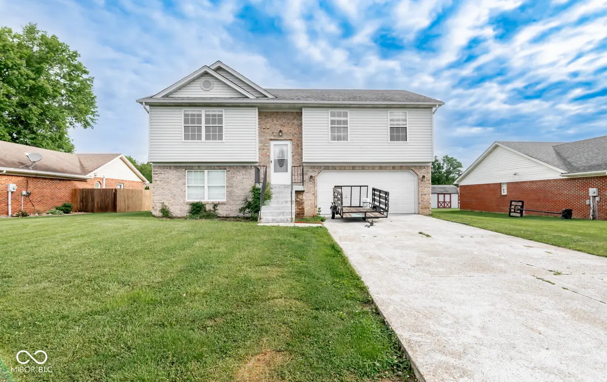 1365 Kristina CT, Scottsburg, IN 47170