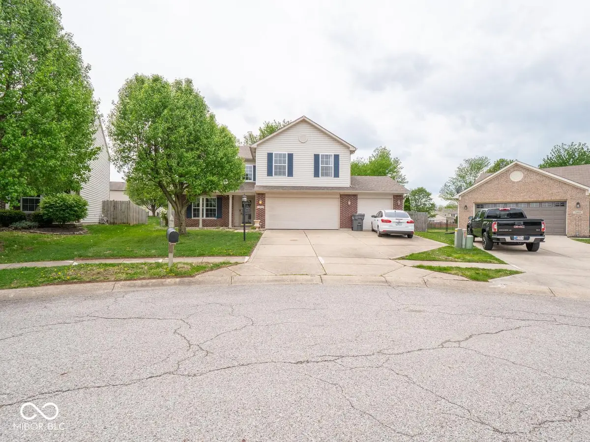 7611 Penguin CIR, Indianapolis, IN 46239