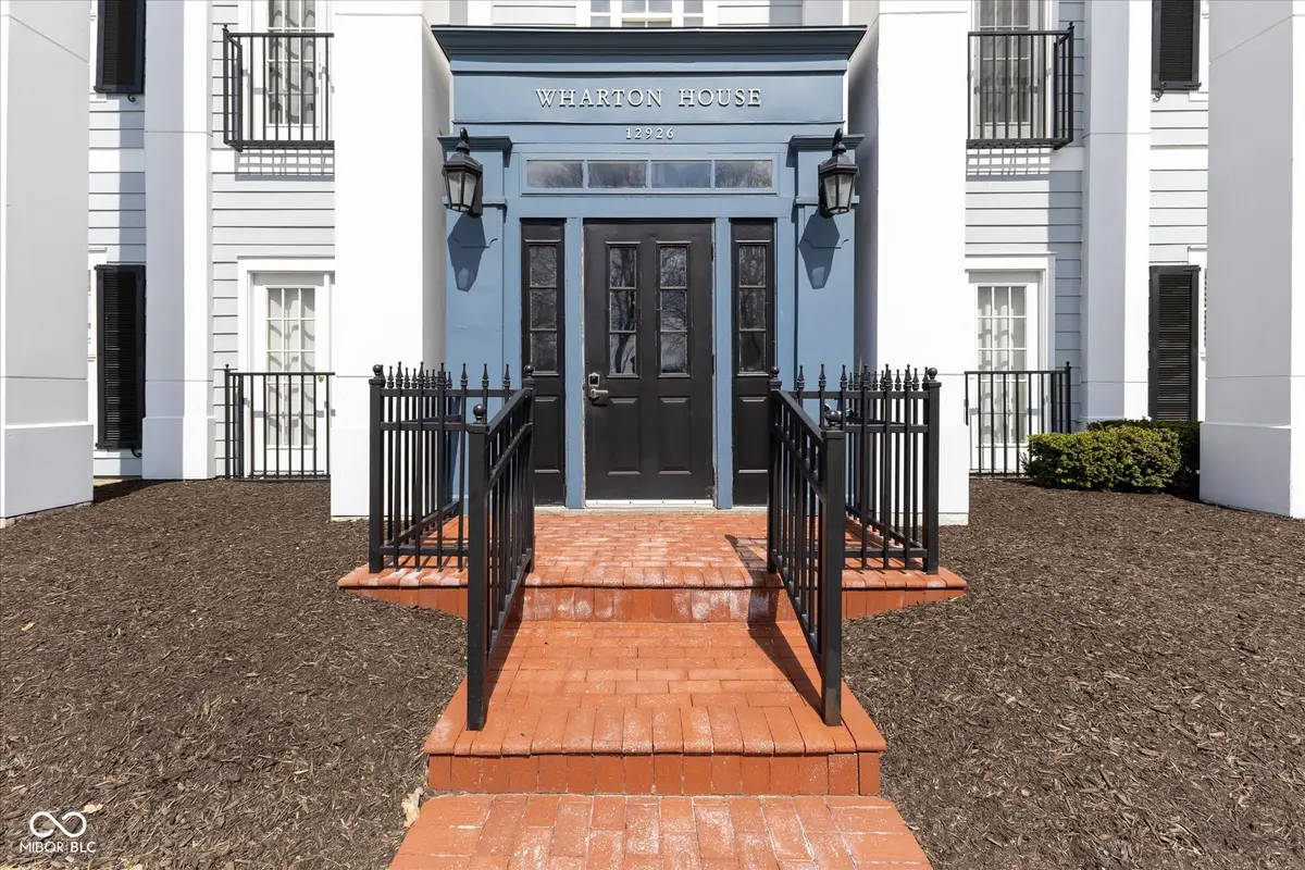 12926 University CRES #2C, Carmel, IN 46032
