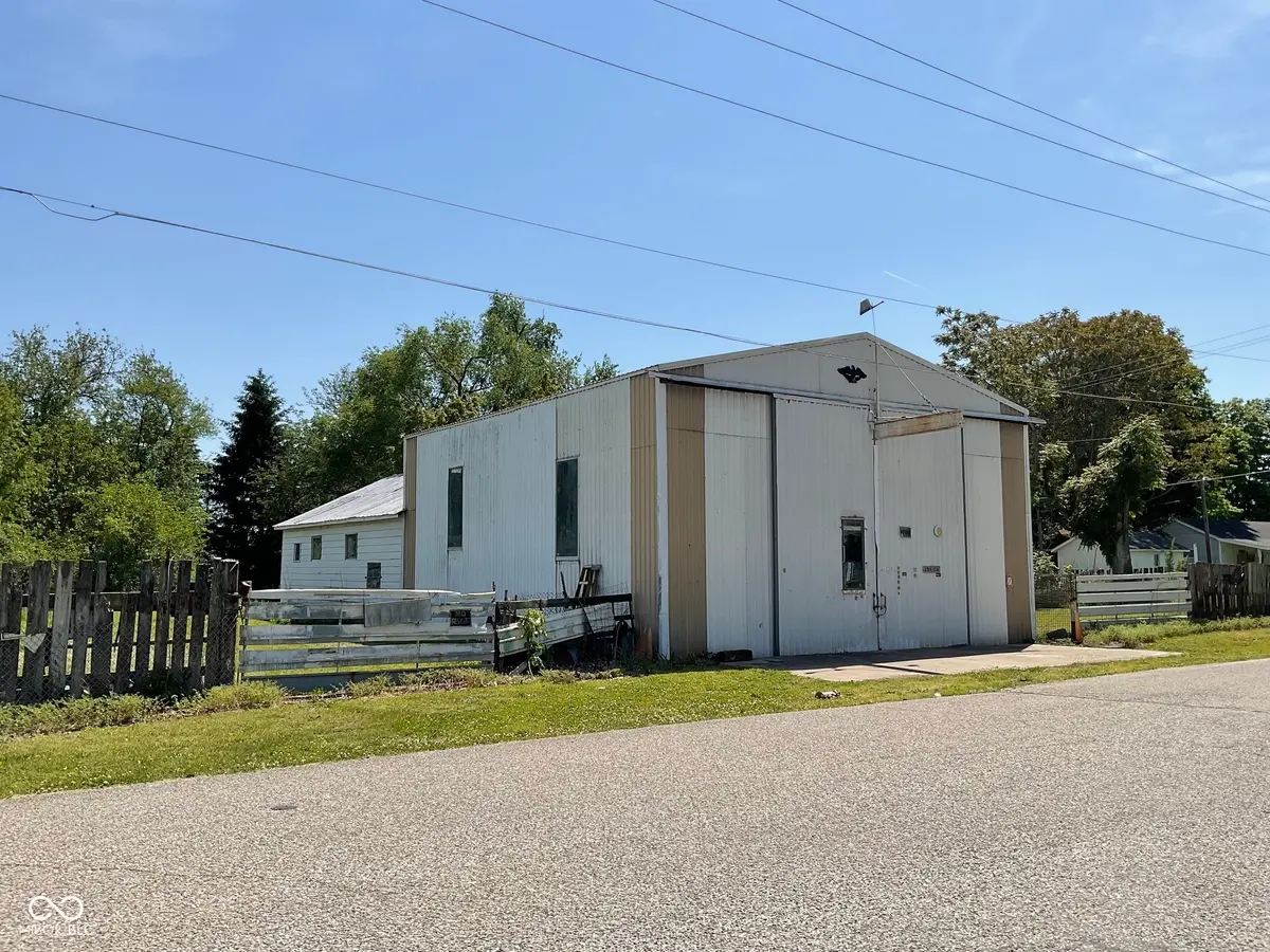 254 E North ST, Montezuma, IN 47862