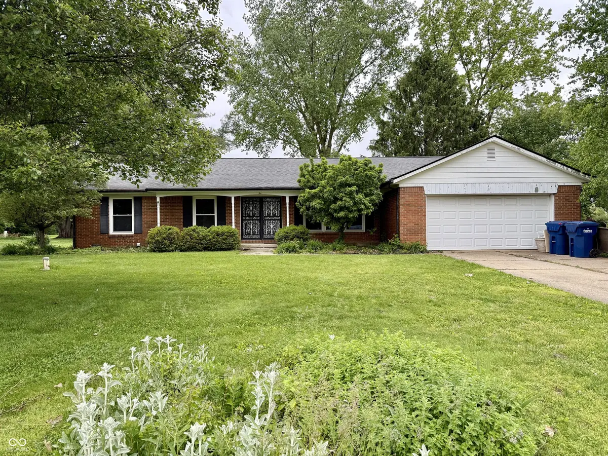 2 Holmes CT, Greenfield, IN 46140