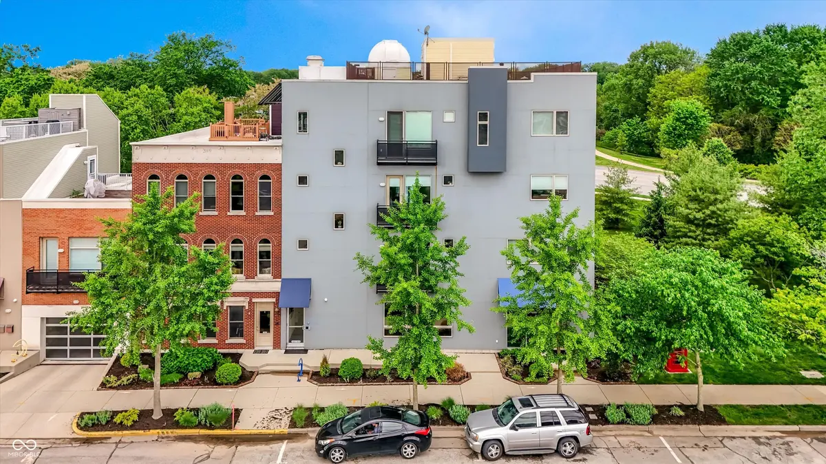 1030 Jackson ST, Columbus, IN 47201