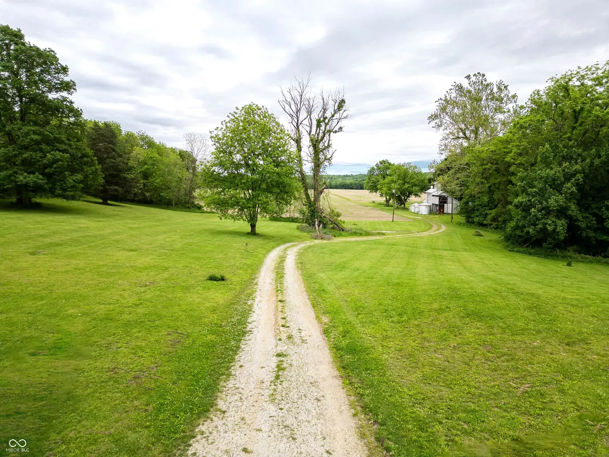9019 N Henley RD, Marshall, IN 47859