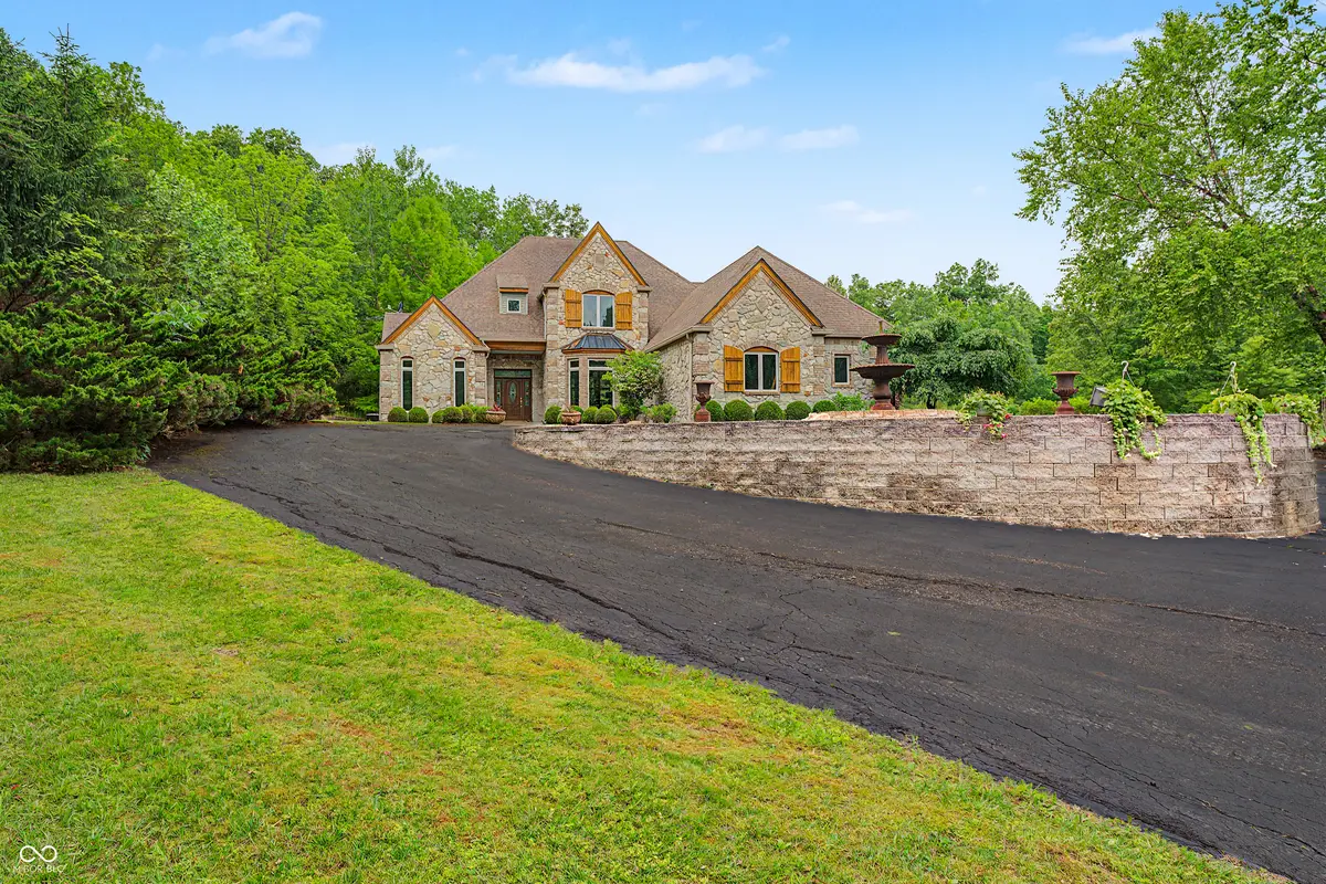 12980 W Mount Healthy RD, Columbus, IN 47201
