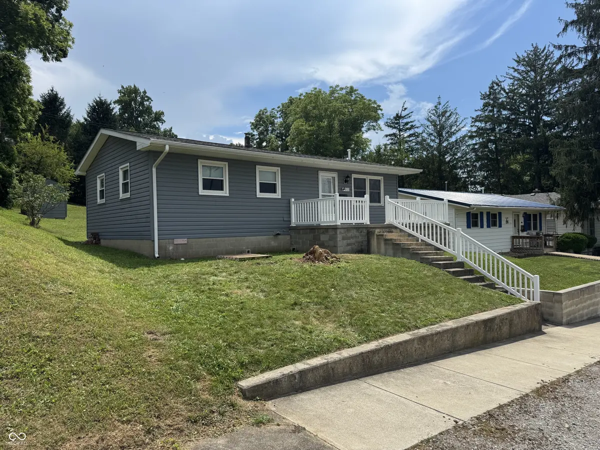 905 E Summit ST, Attica, IN 47918