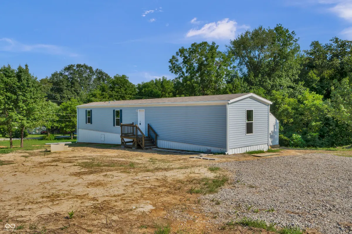 2843 McIntosh LN, North Vernon, IN 47265