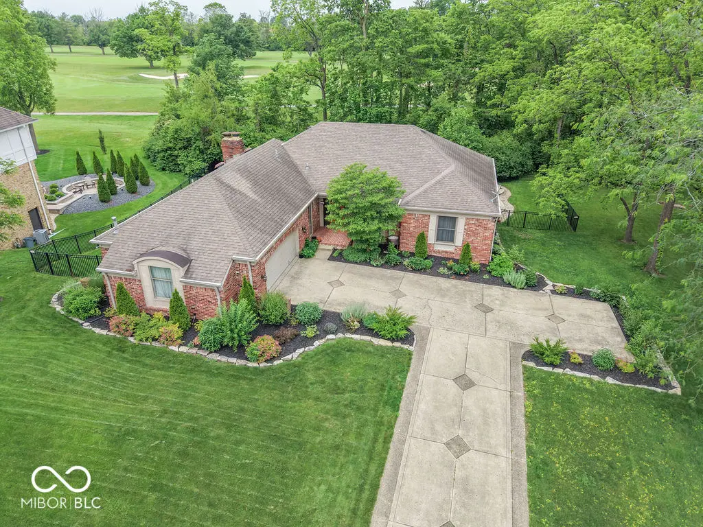 2280 Woodsway DR, Greenwood, IN 46143