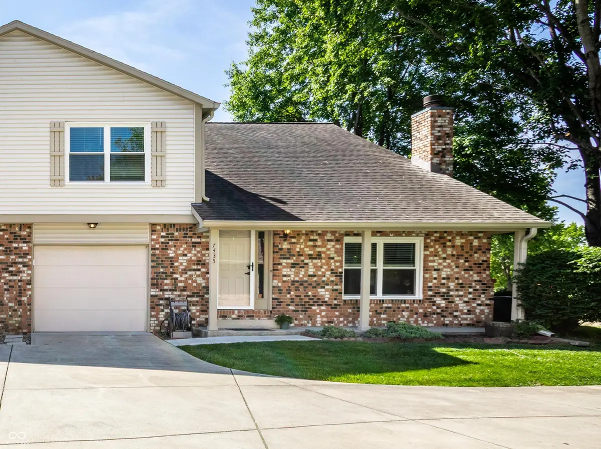 7435 Prairie Lake DR, Indianapolis, IN 46256