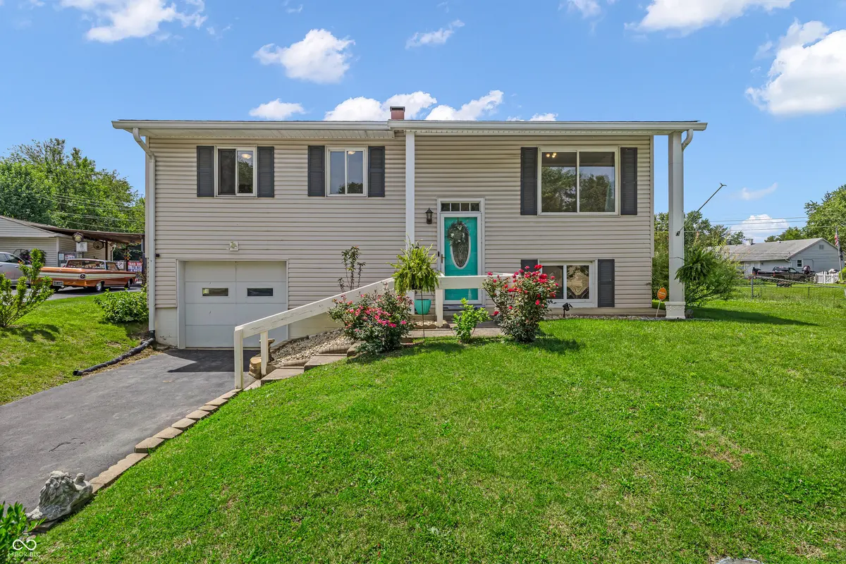 4546 Laclede ST, Indianapolis, IN 46221