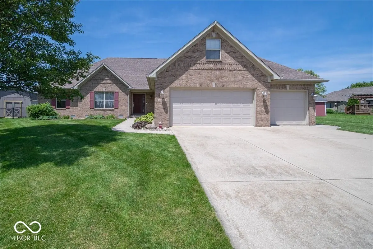 4838 W Cedar Creek PL, New Palestine, IN 46163
